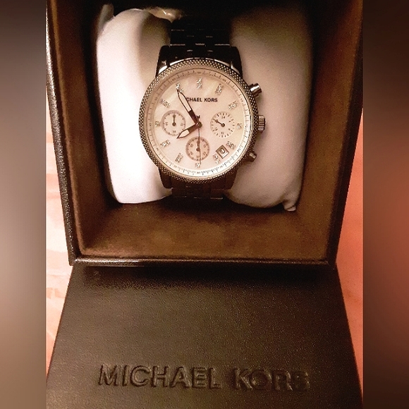 Michael Kors stainless steel silver watch - Picture 1 of 12
